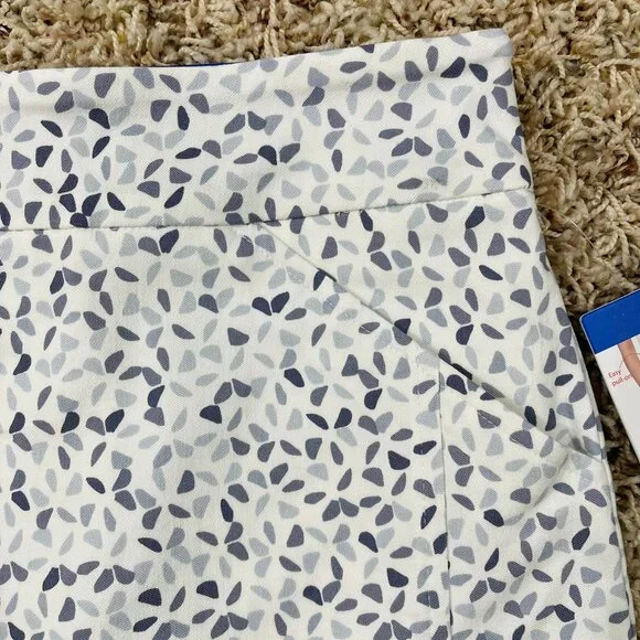 S.C. & CO. Women's Tummy Control Skort Pebble, Size Large (New) - Picture 7 of 16